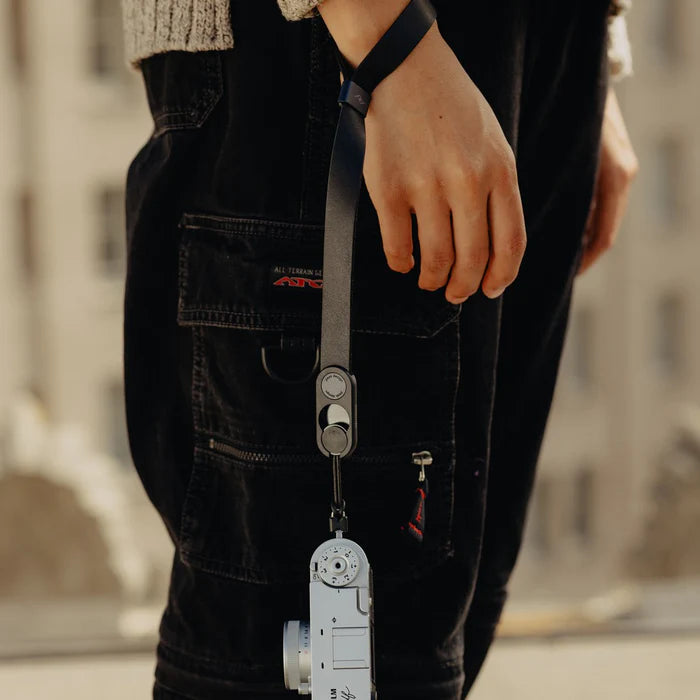 Form Leather Camera Cuff Peak Design – Instant Karma S.A.
