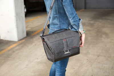 Everyday Messenger 13L Charcoal V1